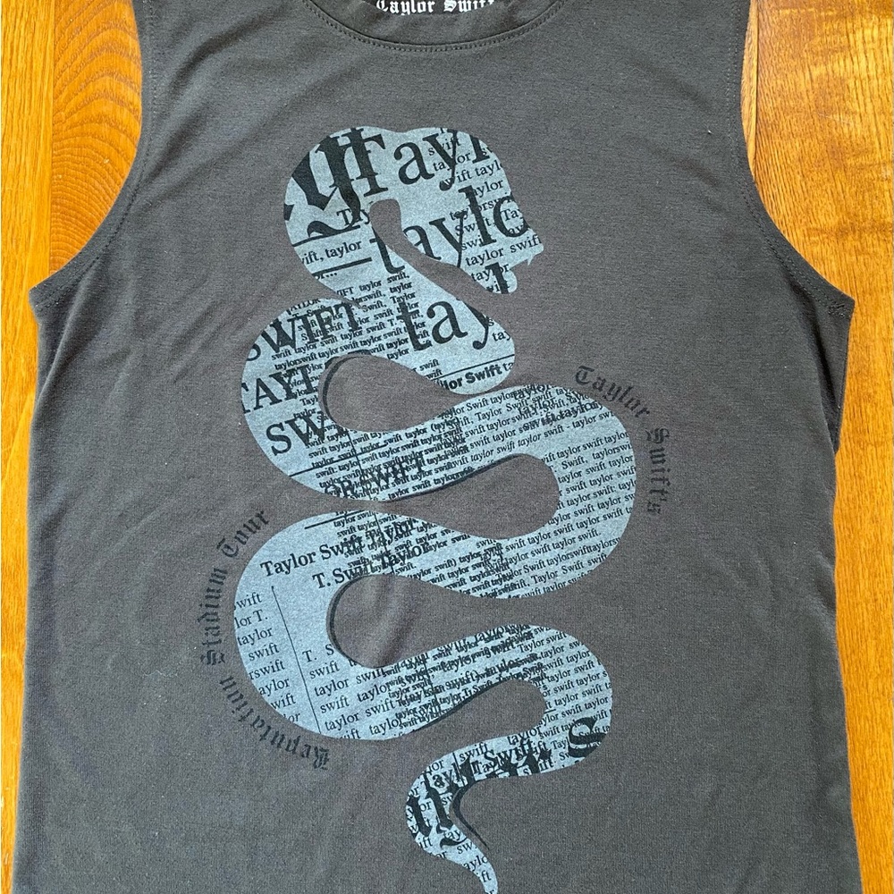 Taylor Swift Reputation tour tank top -preowned
